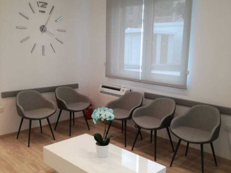 DENTAL CENTAR MIRKOVIĆ - stomatološka ordinacija Novi Sad - fotografija čekaonice u ordinaciji