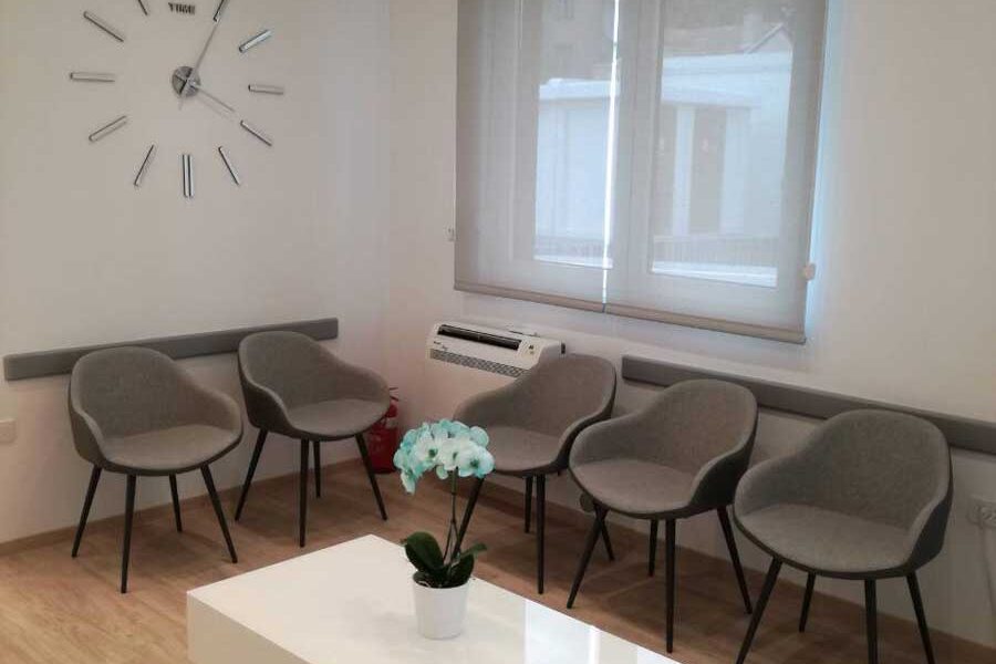 DENTAL CENTAR MIRKOVIĆ - stomatološka ordinacija Novi Sad - fotografija čekaonice u ordinaciji
