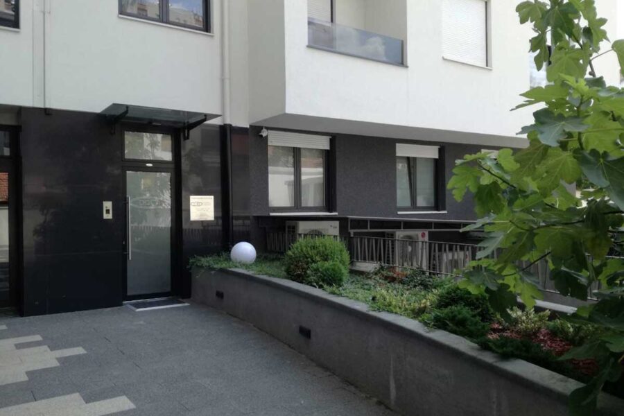 DENTAL CENTAR MIRKOVIĆ - stomatološka ordinacija Novi Sad - fotografija ulaza u ordinaciju