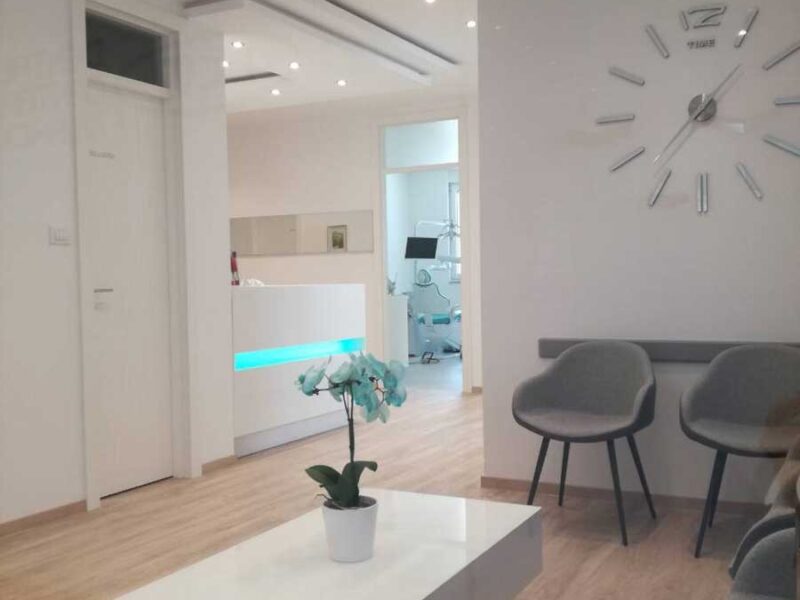 DENTAL CENTAR MIRKOVIĆ - stomatološka ordinacija Novi Sad - fotografija čekaonice u ordinaciji