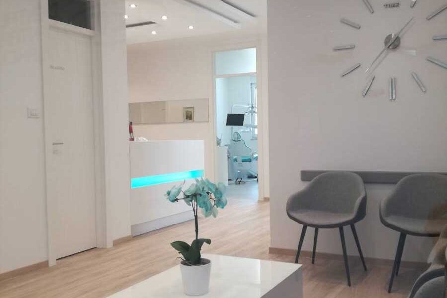 DENTAL CENTAR MIRKOVIĆ - stomatološka ordinacija Novi Sad - fotografija čekaonice u ordinaciji