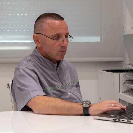 DENTAL CENTAR MIRKOVIĆ - stomatološka ordinacija Novi Sad - Prof.dr Siniša Mirković
